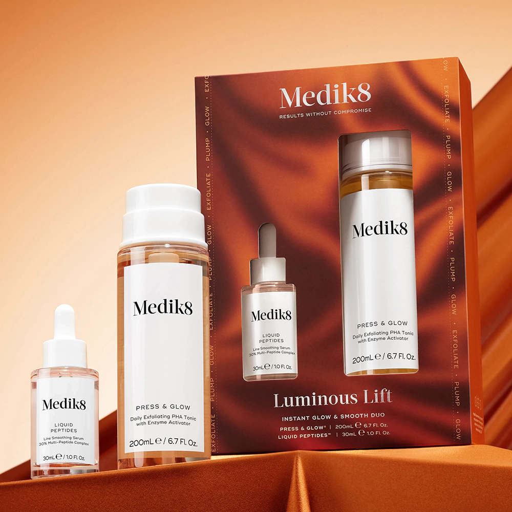 Набор из двух средств для ежедневного ухода за кожей лица MEDIK8 LUMINOUS LIFT KIT Набор из двух средств для ежедневного ухода за кожей лица MEDIK8 LUMINOUS LIFT KIT